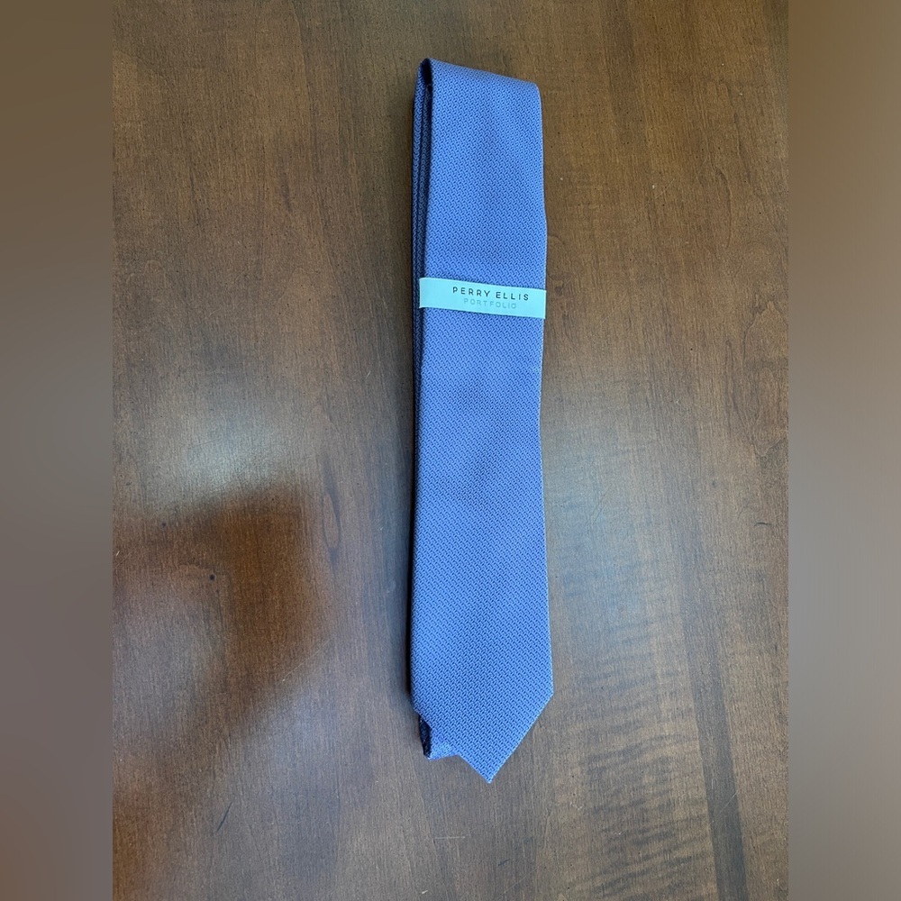 NWOT Perry Ellis George print slim tie purple